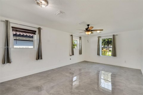 Casa en venta en Miami Springs, Florida, 4 dormitorios, 163.23 m2 № 1848327 - foto 17