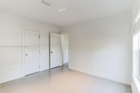 Casa en venta en Miami Springs, Florida, 4 dormitorios, 163.23 m2 № 1848327 - foto 7