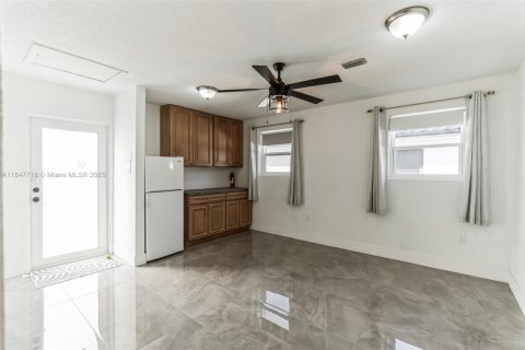 Casa en venta en Miami Springs, Florida, 4 dormitorios, 163.23 m2 № 1848327 - foto 23