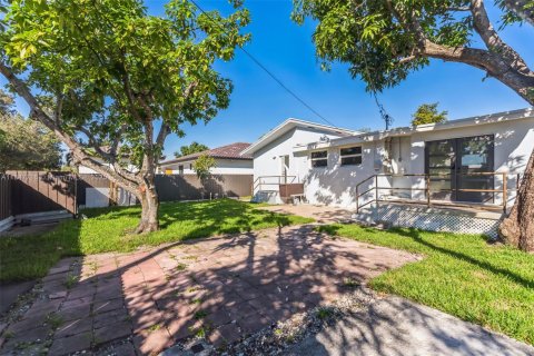 Casa en venta en Miami Springs, Florida, 4 dormitorios, 163.23 m2 № 1848327 - foto 26