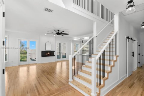 House in Palm Harbor, Florida 5 bedrooms, 276.38 sq.m. № 1728125 - photo 15