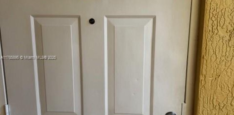 Condominio en Royal Palm Beach, Florida, 2 dormitorios  № 2023068