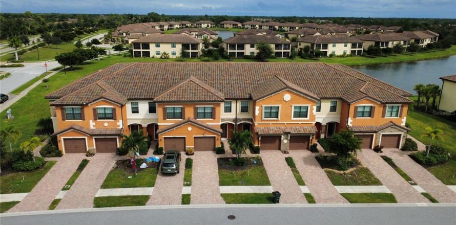 Townhouse in Venice, Florida 3 bedrooms, 181.07 sq.m. № 2427250