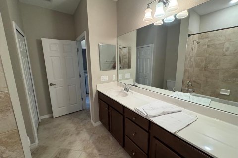 Townhouse in Venice, Florida 3 bedrooms, 181.07 sq.m. № 2427250 - photo 25