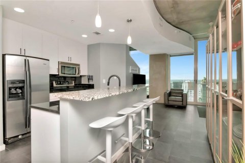 Condo in Tampa, Florida, 1 bedroom  № 1797919 - photo 11