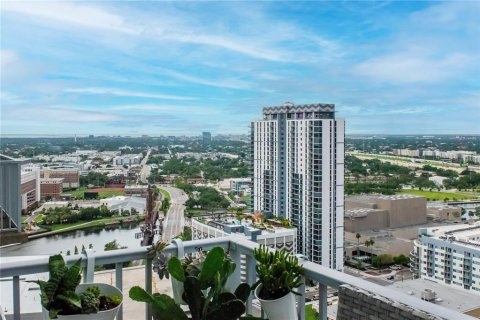 Condo in Tampa, Florida, 1 bedroom  № 1797919 - photo 27