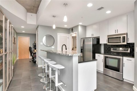 Condo in Tampa, Florida, 1 bedroom  № 1797919 - photo 15