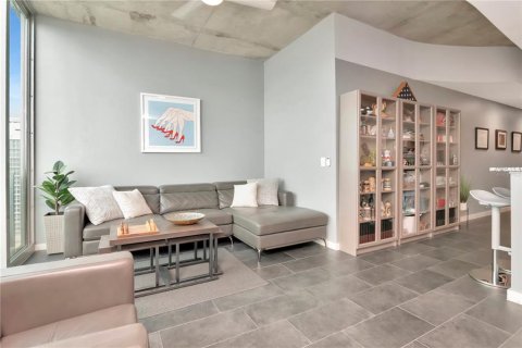 Condo in Tampa, Florida, 1 bedroom  № 1797919 - photo 17
