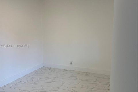 House in Hallandale Beach, Florida 3 bedrooms, 212.47 sq.m. № 2068474 - photo 5