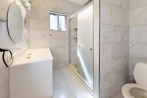 House in Hallandale Beach, Florida 3 bedrooms, 212.47 sq.m. № 2068474 - photo 11