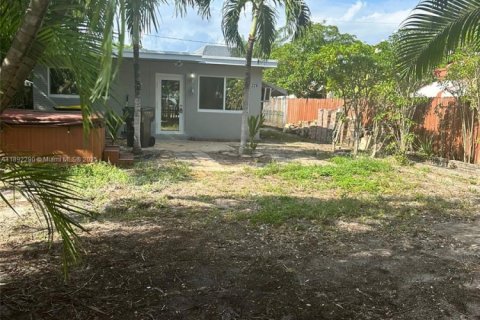 House in Dania Beach, Florida 1 bedroom, 32.52 sq.m. № 1944239 - photo 9