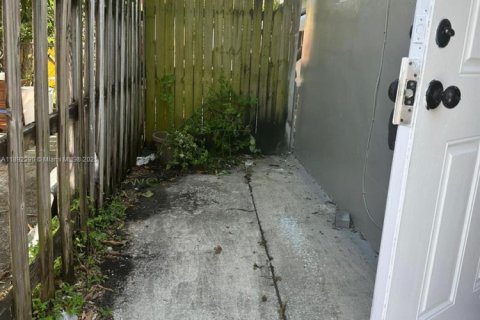 House in Dania Beach, Florida 1 bedroom, 32.52 sq.m. № 1944239 - photo 6