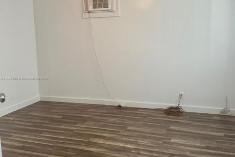 House in Dania Beach, Florida 1 bedroom, 32.52 sq.m. № 1944239 - photo 5