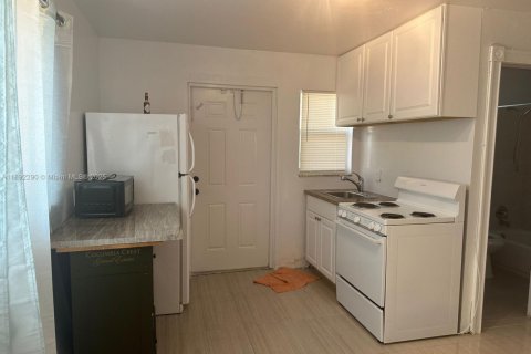 House in Dania Beach, Florida 1 bedroom, 32.52 sq.m. № 1944239 - photo 3