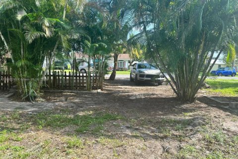House in Dania Beach, Florida 1 bedroom, 32.52 sq.m. № 1944239 - photo 1