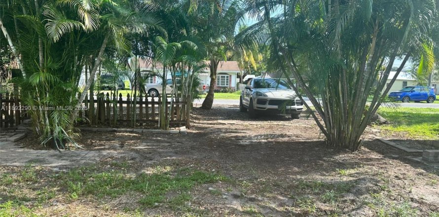 House in Dania Beach, Florida 1 bedroom, 32.52 sq.m. № 1944239