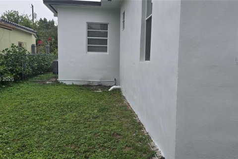 House in Miami, Florida 3 bedrooms, 133.5 sq.m. № 2059058 - photo 30