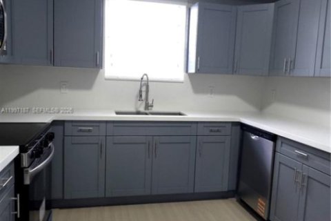 House in Miami, Florida 3 bedrooms, 133.5 sq.m. № 2059058 - photo 17