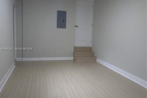 House in Miami, Florida 3 bedrooms, 133.5 sq.m. № 2059058 - photo 20