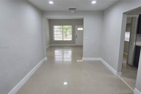 House in Miami, Florida 3 bedrooms, 133.5 sq.m. № 2059058 - photo 3