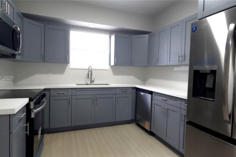 House in Miami, Florida 3 bedrooms, 133.5 sq.m. № 2059058 - photo 13