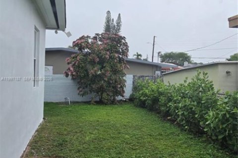 House in Miami, Florida 3 bedrooms, 133.5 sq.m. № 2059058 - photo 27