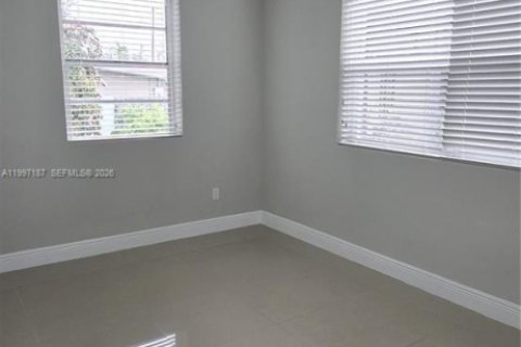 House in Miami, Florida 3 bedrooms, 133.5 sq.m. № 2059058 - photo 9