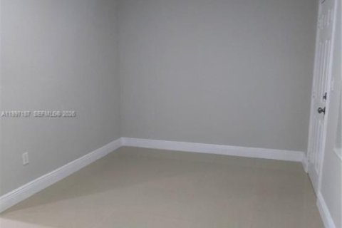 House in Miami, Florida 3 bedrooms, 133.5 sq.m. № 2059058 - photo 21