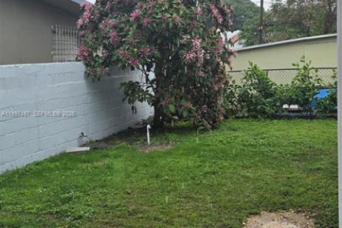 House in Miami, Florida 3 bedrooms, 133.5 sq.m. № 2059058 - photo 28