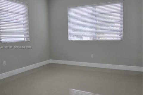 House in Miami, Florida 3 bedrooms, 133.5 sq.m. № 2059058 - photo 5