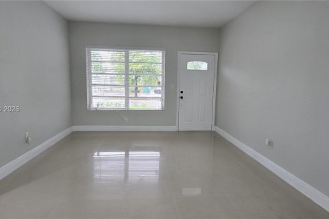 House in Miami, Florida 3 bedrooms, 133.5 sq.m. № 2059058 - photo 2