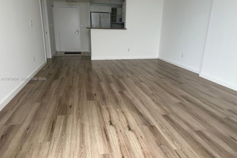 Condo in Miami, Florida, 1 bedroom  № 2052911 - photo 4