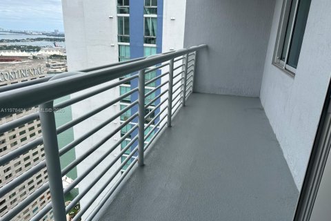 Condo in Miami, Florida, 1 bedroom  № 2052911 - photo 3