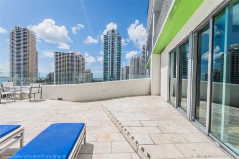 Condo in Miami, Florida, 1 bedroom  № 2052911 - photo 27