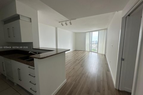 Condo in Miami, Florida, 1 bedroom  № 2052911 - photo 5