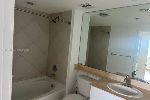 Condo in Miami, Florida, 1 bedroom  № 2052911 - photo 12