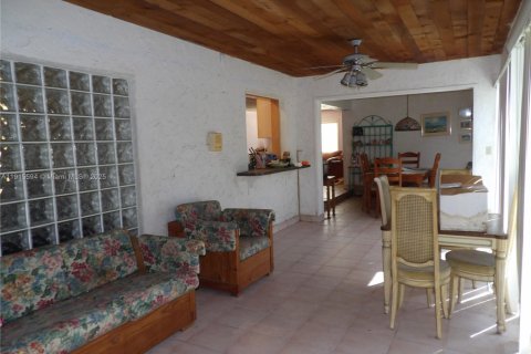 Casa en venta en Coral Springs, Florida, 4 dormitorios, 217.39 m2 № 1972691 - foto 14