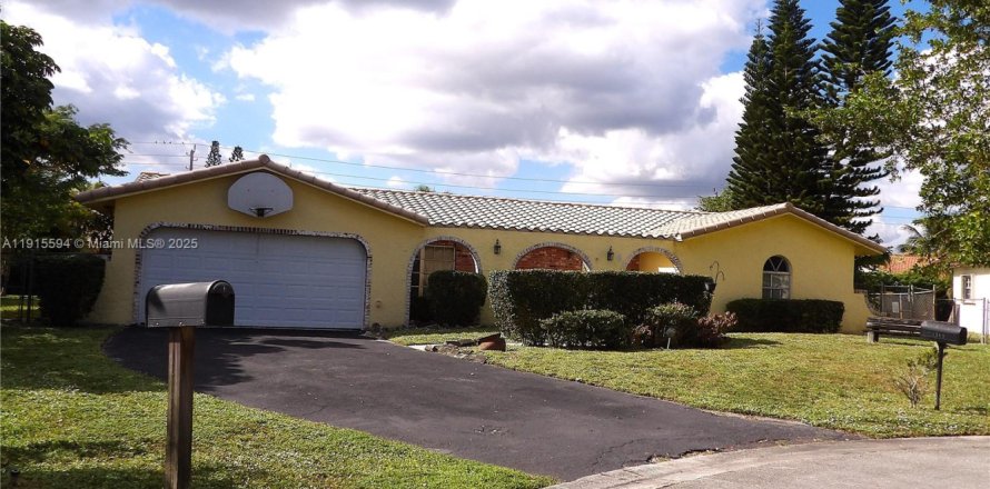 Casa en Coral Springs, Florida 4 dormitorios, 217.39 m2 № 1972691