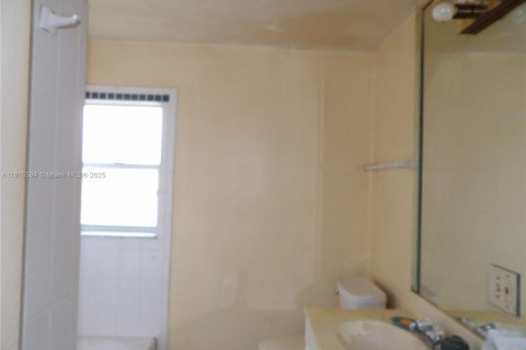 Casa en venta en Coral Springs, Florida, 4 dormitorios, 217.39 m2 № 1972691 - foto 18