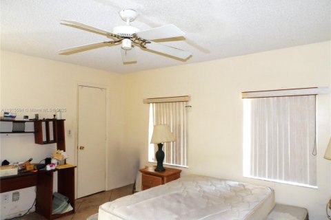 Casa en venta en Coral Springs, Florida, 4 dormitorios, 217.39 m2 № 1972691 - foto 15