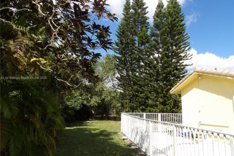 Casa en venta en Coral Springs, Florida, 4 dormitorios, 217.39 m2 № 1972691 - foto 22