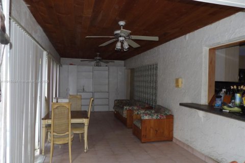 Casa en venta en Coral Springs, Florida, 4 dormitorios, 217.39 m2 № 1972691 - foto 13
