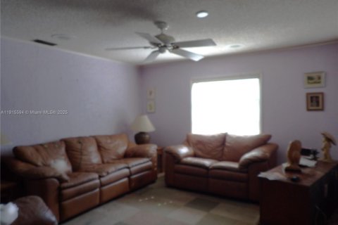 Casa en venta en Coral Springs, Florida, 4 dormitorios, 217.39 m2 № 1972691 - foto 10