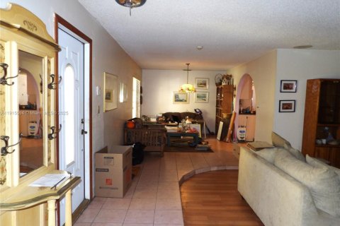 Casa en venta en Coral Springs, Florida, 4 dormitorios, 217.39 m2 № 1972691 - foto 3