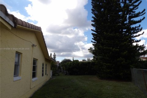 Casa en venta en Coral Springs, Florida, 4 dormitorios, 217.39 m2 № 1972691 - foto 23