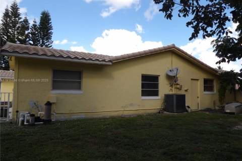 Casa en venta en Coral Springs, Florida, 4 dormitorios, 217.39 m2 № 1972691 - foto 21