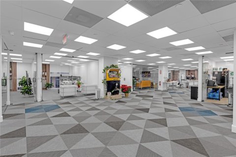 Commercial property in Miami, Florida № 1693619 - photo 12
