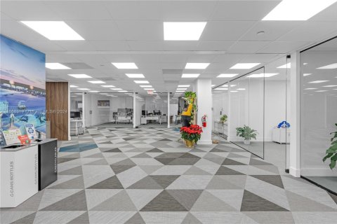 Commercial property in Miami, Florida № 1693619 - photo 15