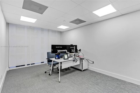 Commercial property in Miami, Florida № 1693619 - photo 19