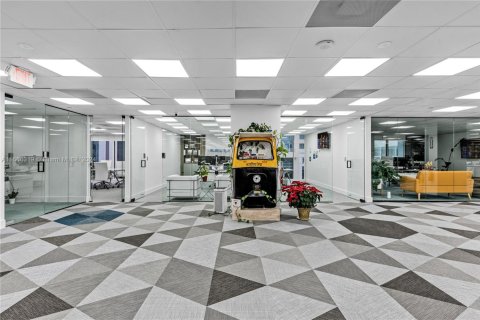Commercial property in Miami, Florida № 1693619 - photo 16